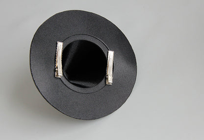 Perform Witch Hat And Take Photos Of Comic-Con Accessories